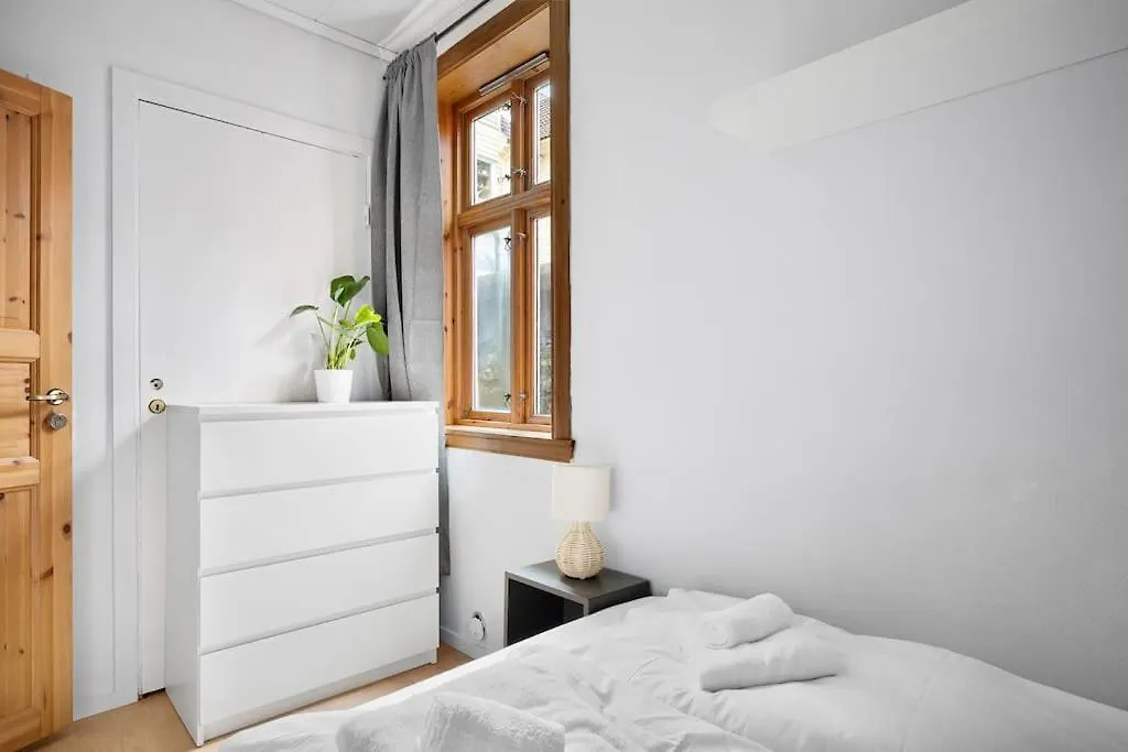 The Red House - Affordable Living In City Center Берген 0*,  Норвегия