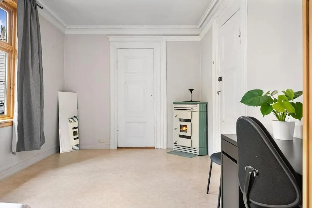 The Red House - Affordable Living In City Center Берген 0*,  Норвегия